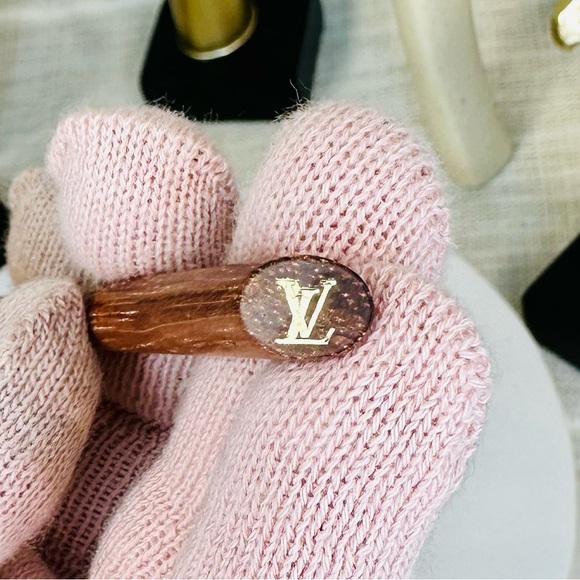 EUC Rare Louis Vuitton Burgundy Monogram Vernis Conte de Fees Butterfly Hair Pin - Picture 16 of 17